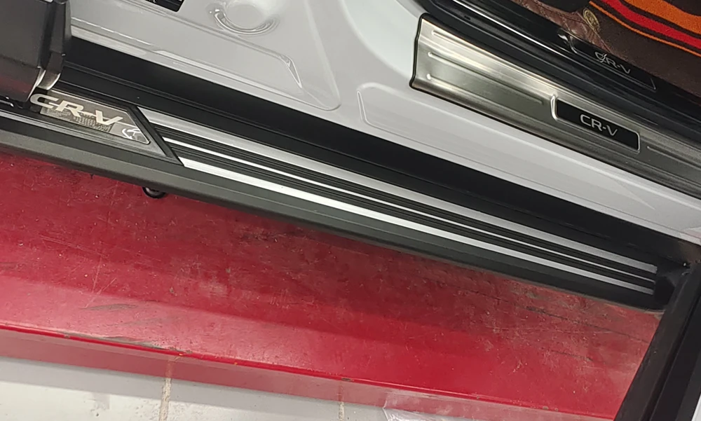 Honda CRV side step, Figure 1