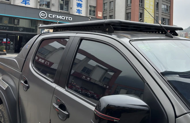 Isuzu D-max roof rack platform display
