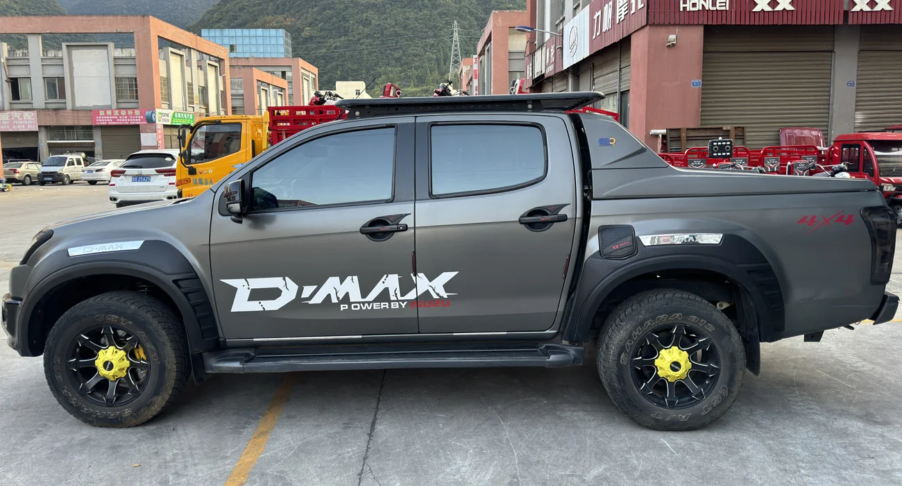 Isuzu D-max roof rack platform side display