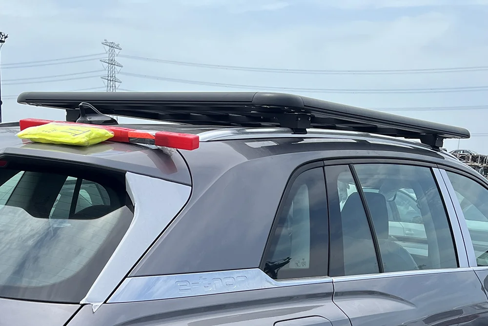 Securely mounted Audi Q5 roof rack platform to original roof rail