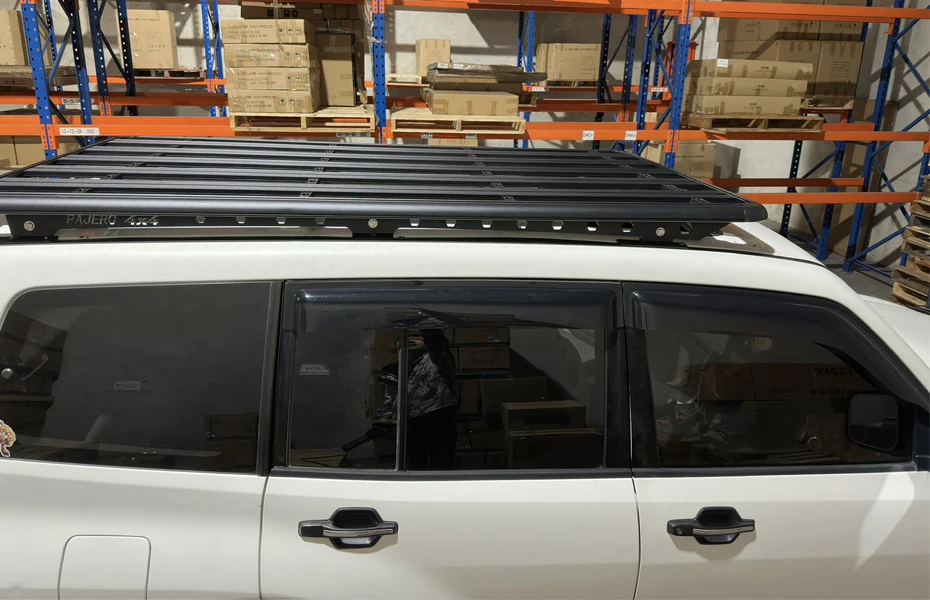 Pajero V77 roof rack platform display