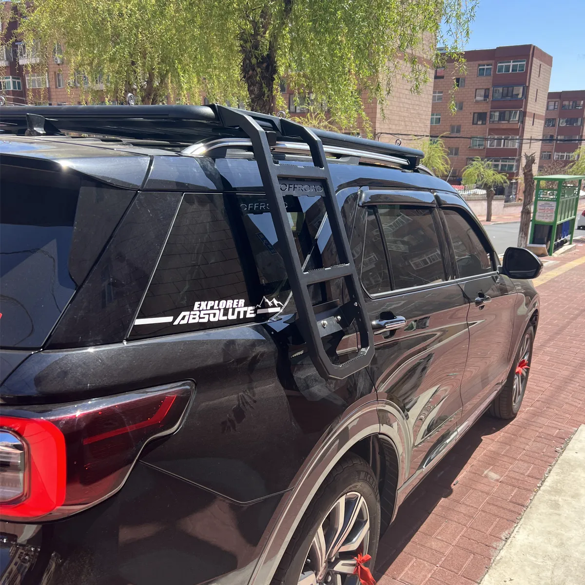 Ford Explorer roof rack platform and side ladder display