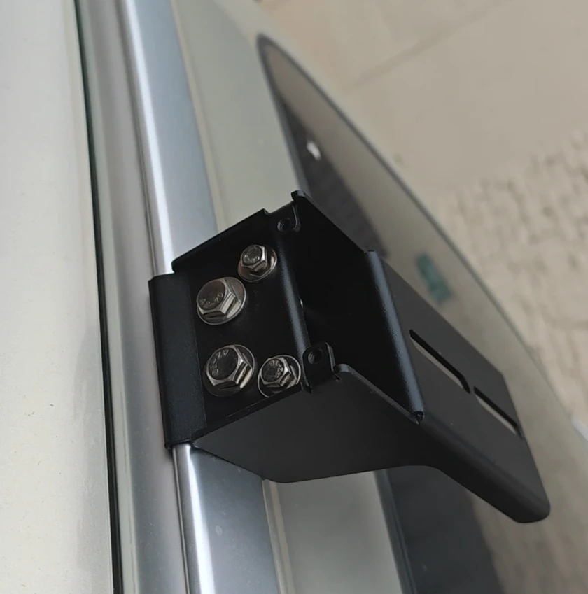 Fixed mounting hardware clip for Audi Q5 roof rack installation
