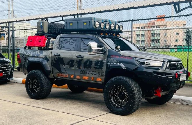 Toyota Hilux modification display