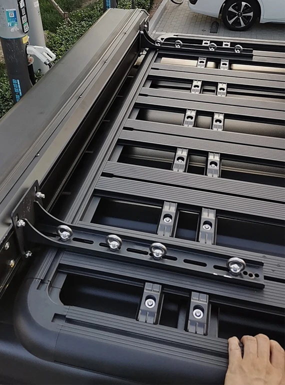 Jeep Wrangler roof rack platform detail effect