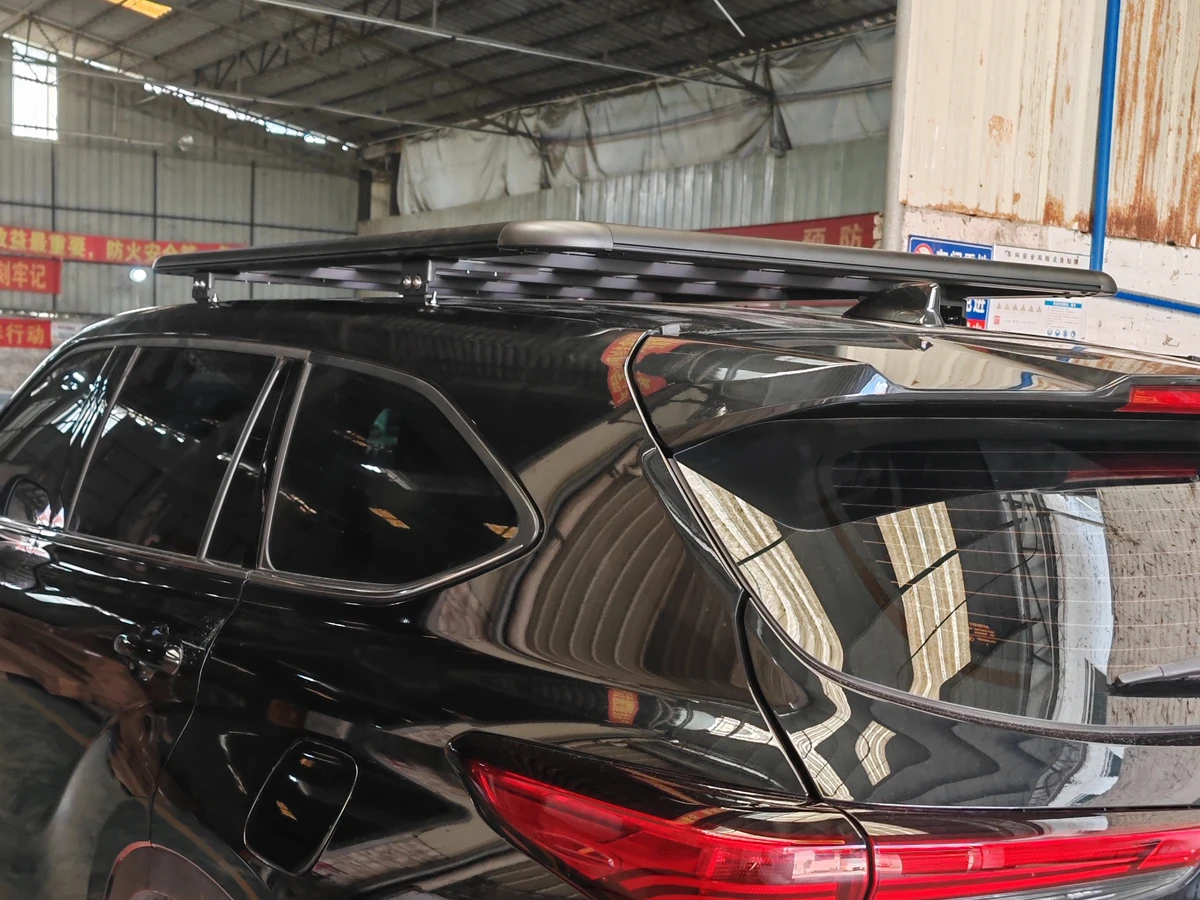Toyota Highlander original car screw hole position installation of the roof rack platform